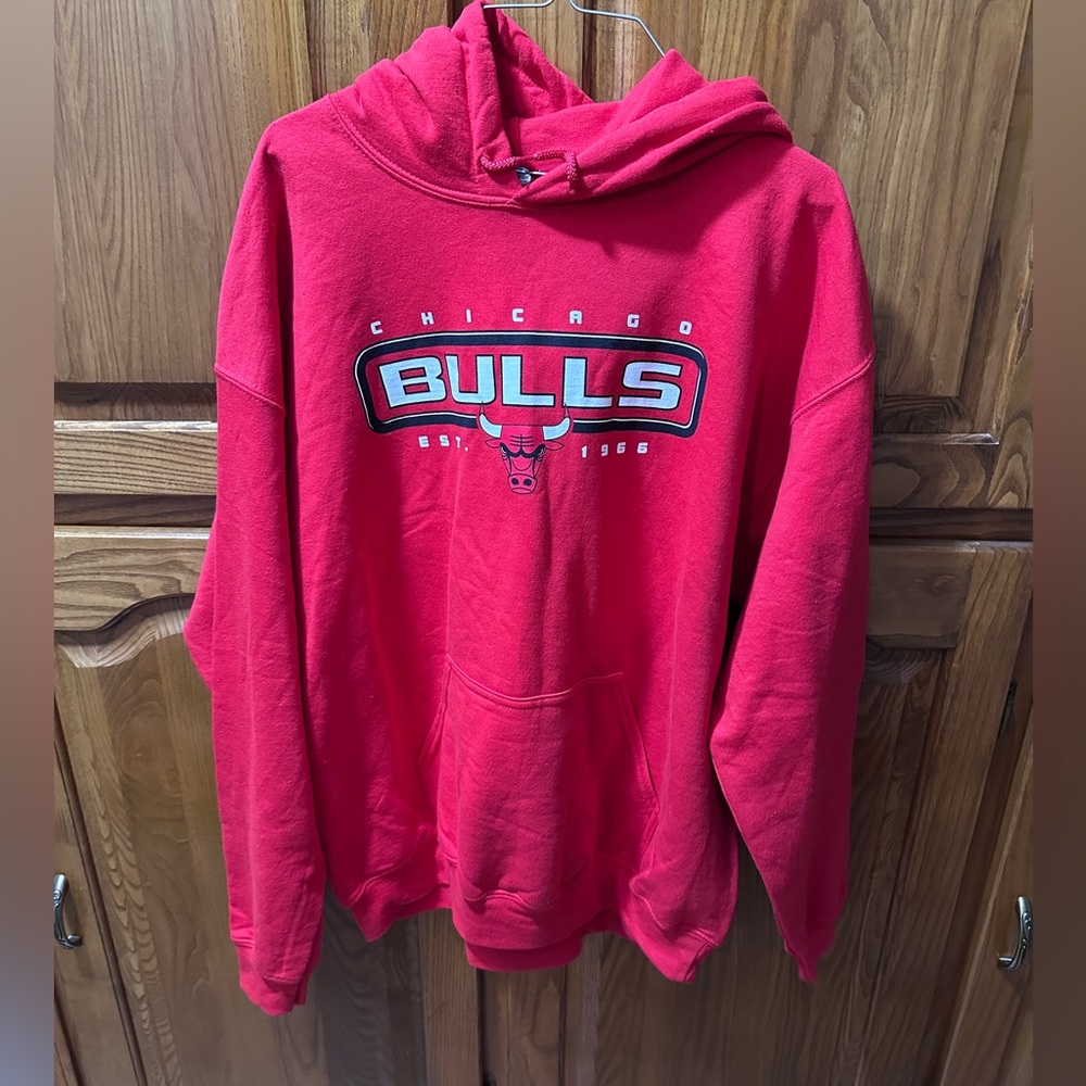 Men’s Chicago Bulls Red Hoodie Size Large NWOT